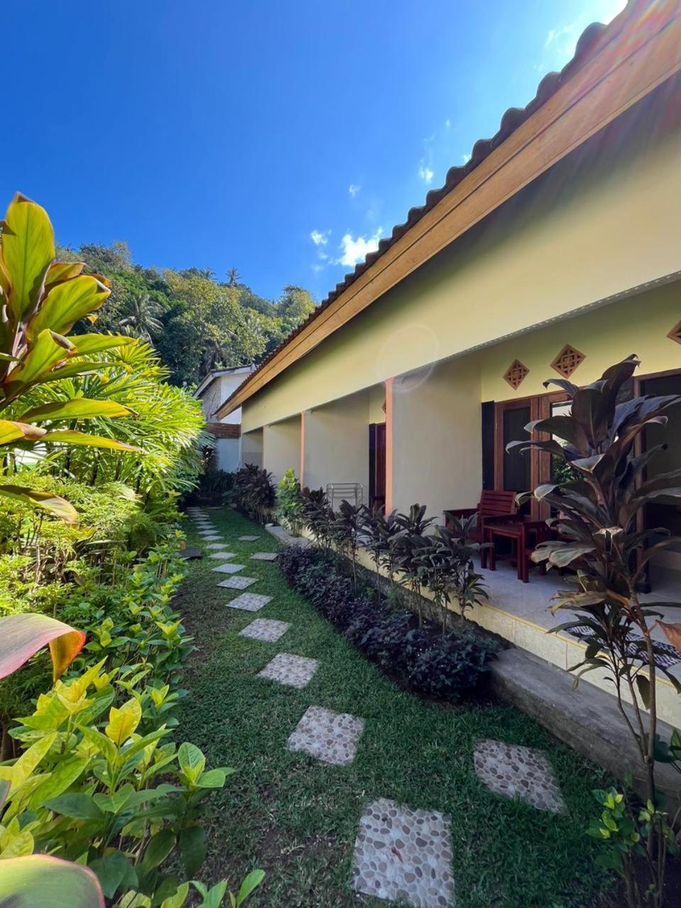 Family Garden Homestay Senggigi Exterior foto